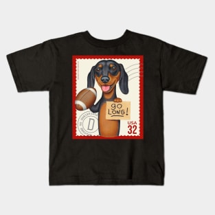 Funny dachshund with football ready to go long Kids T-Shirt